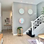Out فيلة Lisboa